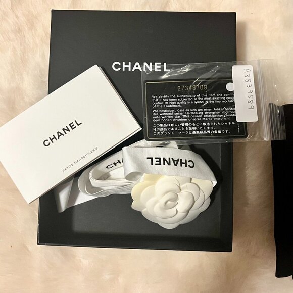 Yellow Chanel Lambskin Cardholder - Picture 3 of 7